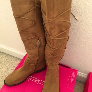 Flat winter boots